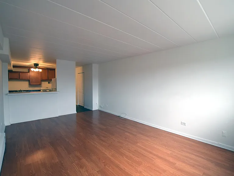 5900 N Sheridan Road — Photo 10