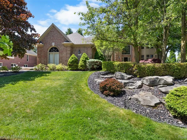 54501 Salem Dr, Shelby Township, MI 48316