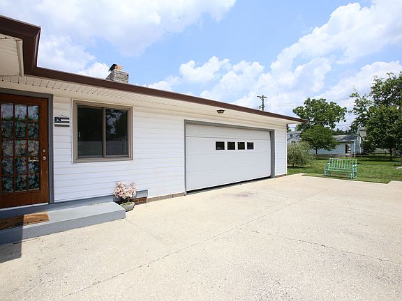4th image of 2117 Winton Ave
