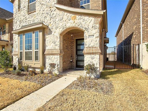 4th image of 1370 Elaine Dr