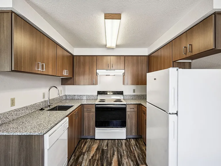 Madras Apartments — Photo 40