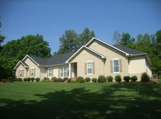 135 Planters Ridge Dr, Lagrange, GA 30240