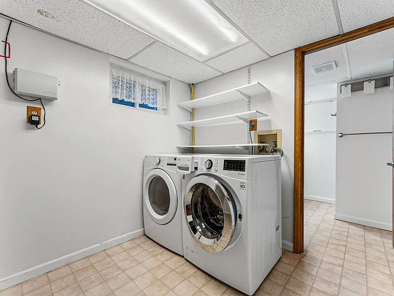249 S Buchanan Ave — Photo 47