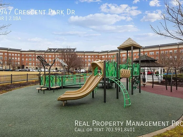 7947 Crescent Park Dr — Photo 35