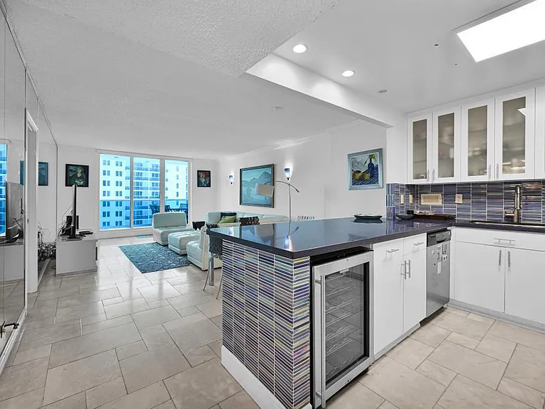 2301 Collins Ave #1015 — Photo 17