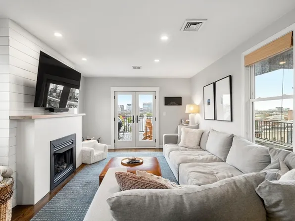 270 Bunker Hill St APT 4, Charlestown, MA 02129