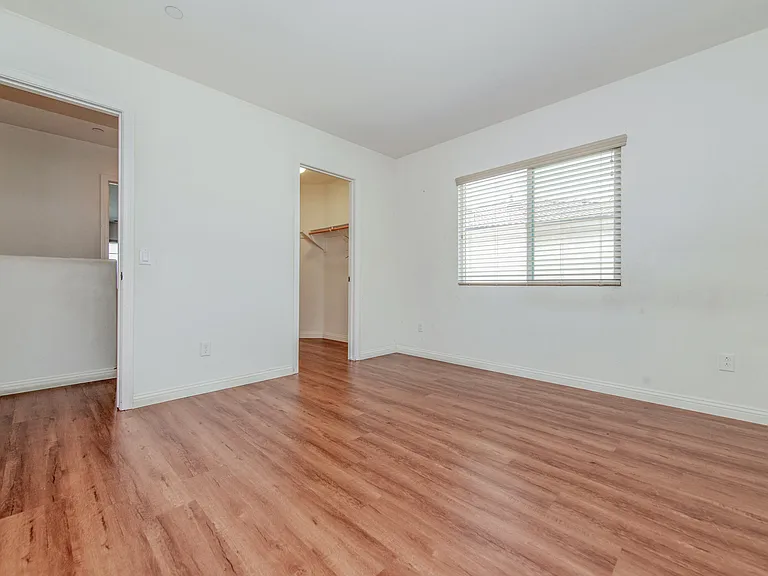 6954 Stanza Ct — Photo 10