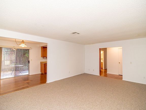 4th image of 573 Ironwood St
