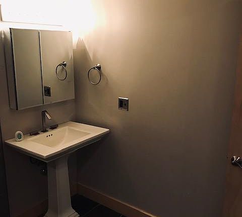 5th image of 316 SW Washington St APT 606