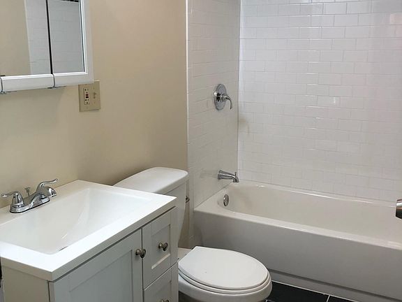 5th image of 267 Linwood Ave #4D