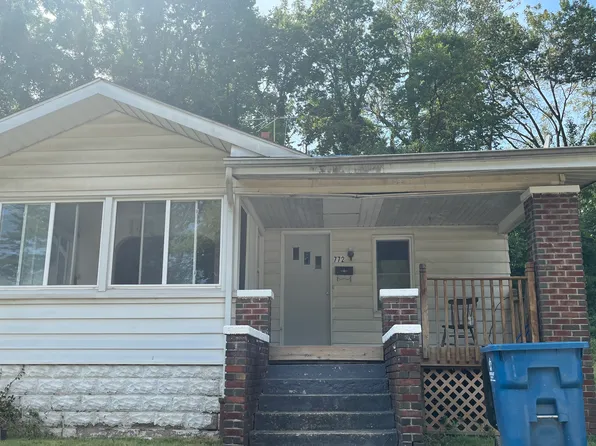 772 Park Dr, Alton, IL 62002