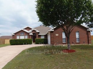 904 Mockingbird Ln, Desoto, TX 75115
