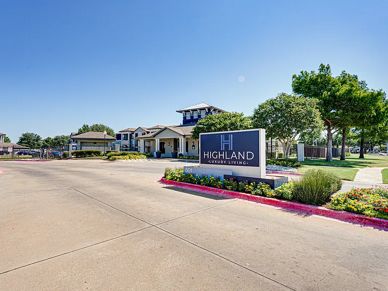 Highland Luxury Living — Photo 39