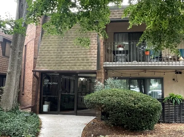230 Old Oak Dr APT 171, Buffalo Grove, IL 60089