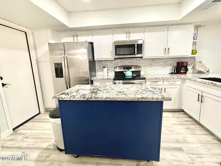 9040 E Winchcomb Dr — Photo 16