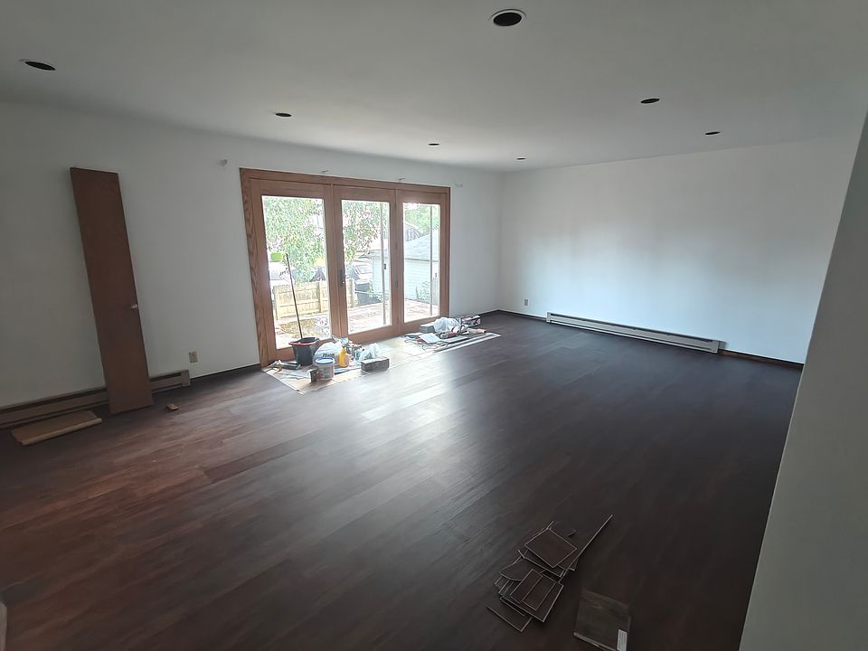 1st image of 814 Carrington Ave #1