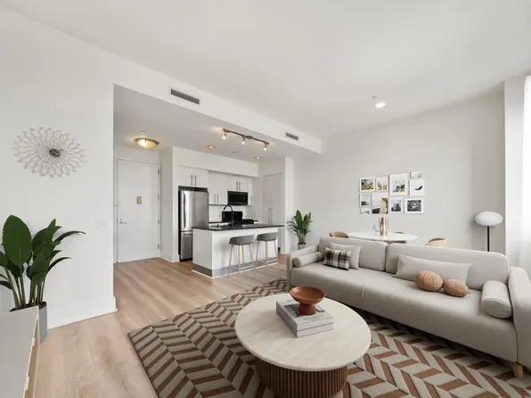 4 Beacon Way image 1 of 9