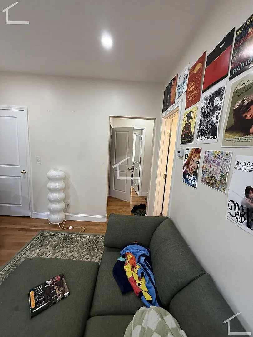 Awesome 1 bed 1 bath in Brookline... Broker fee paid by Landlord — Photo 2