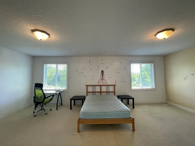 7 Amherst Dr — Photo 3