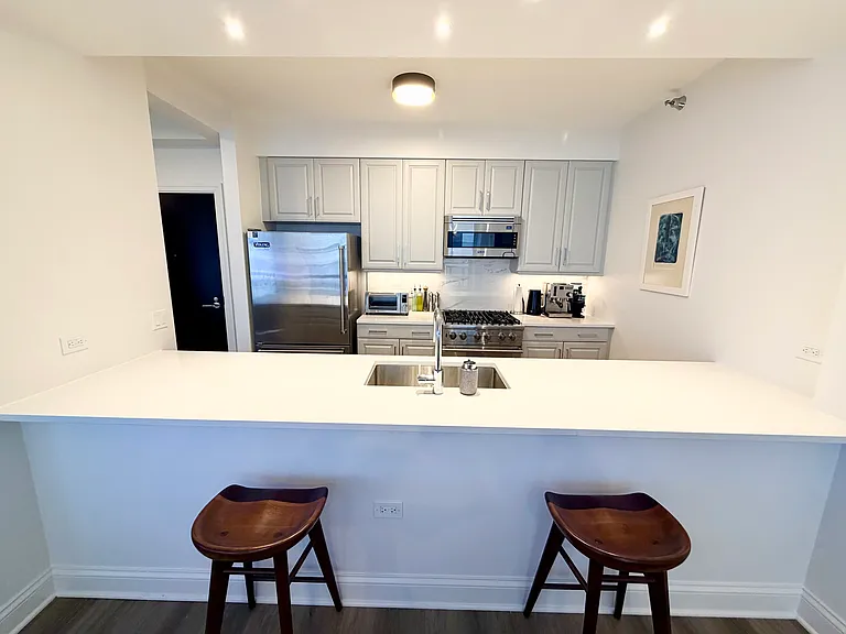 2.5 W Delaware Pl #4 — Photo 4