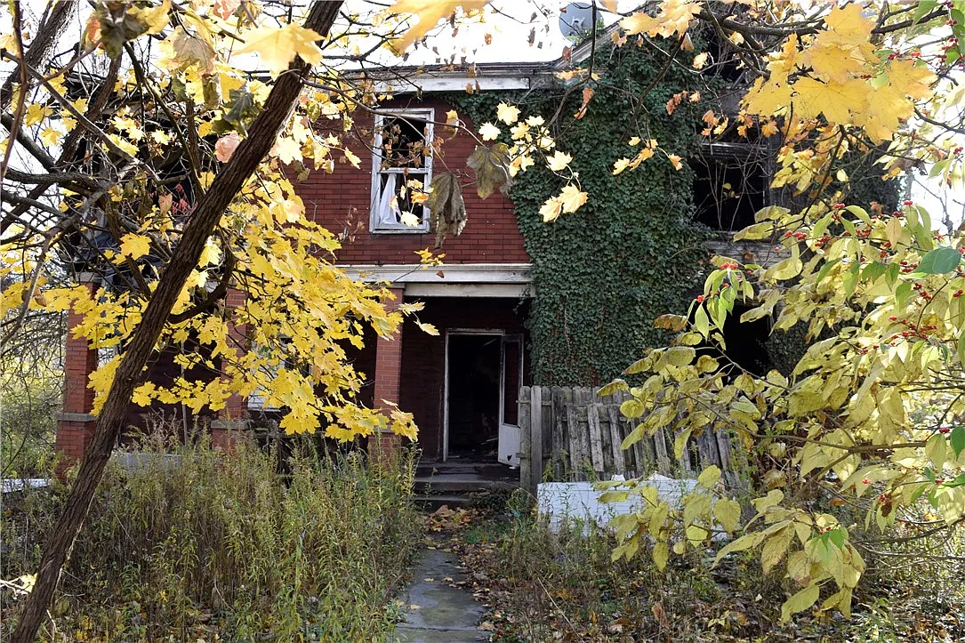 439 Green St photo 1