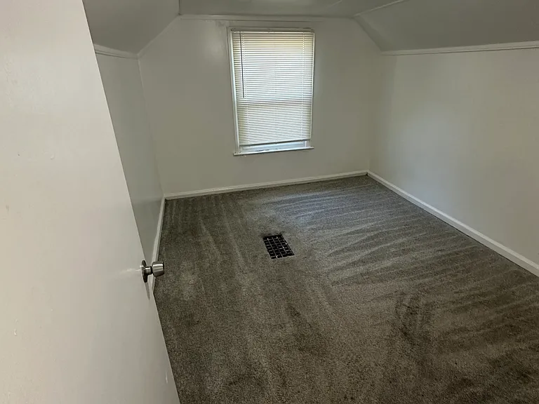 18672 Waltham St — Photo 10