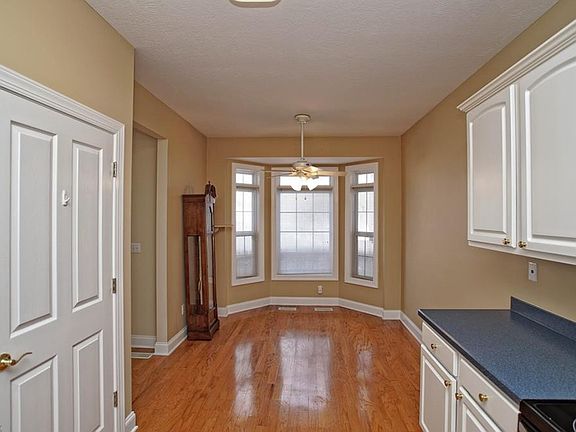 3rd image of 421 Rosebury Ct #6