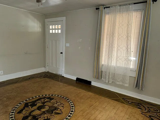 320 S 4 E — Photo 2
