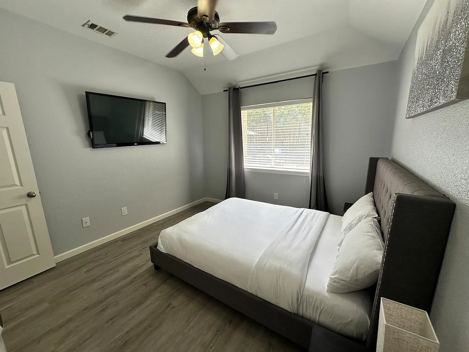 5 bed, 2.0 bath, $7,352 — Photo 4