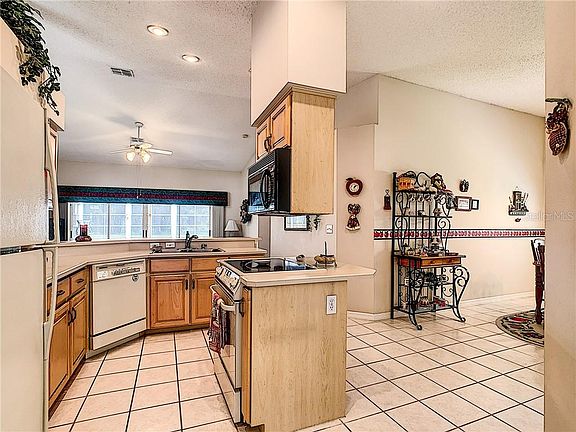 5th image of 2119 Sherwood Forest Dr