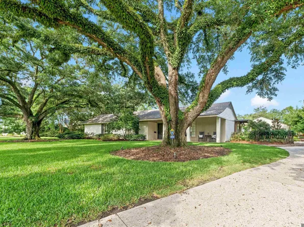 3044 McConnell Dr, Baton Rouge, LA 70809