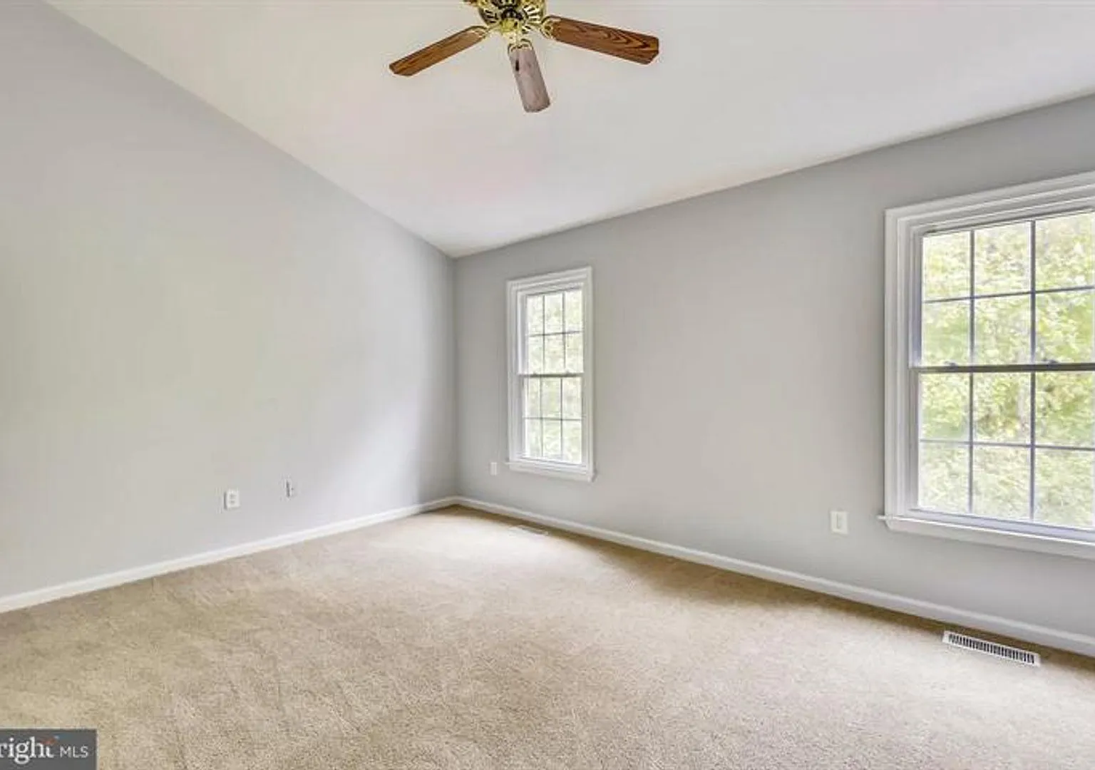 12369 Manchester Way — Photo 4