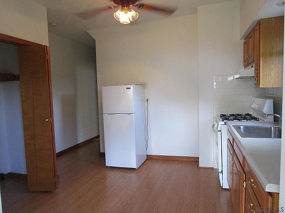 5th image of 1605B Bedford St