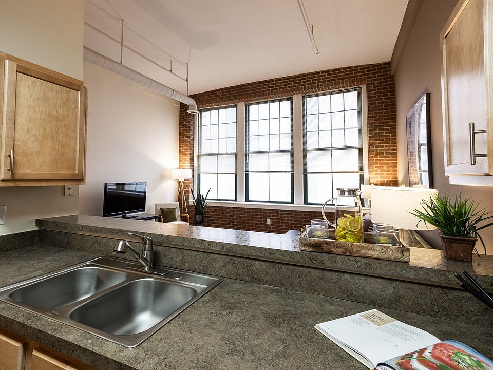 1st image of 30 E Georgia St APT 514