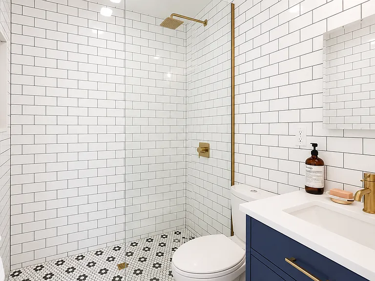 308 Eldert St #3R — Photo 4