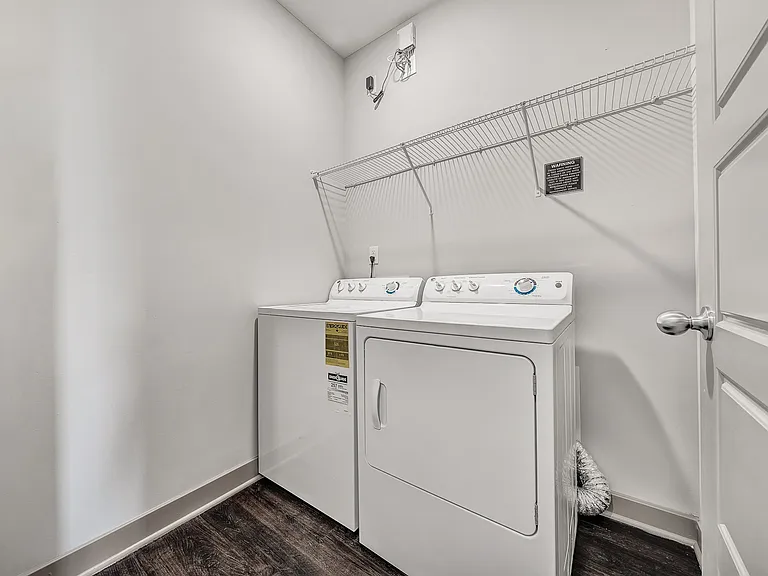 Avellan Springs Apartments — Photo 21
