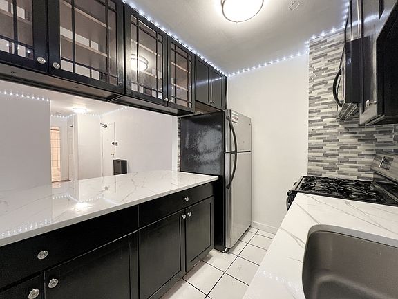 3rd image of 8601 Manchester Rd #313-1