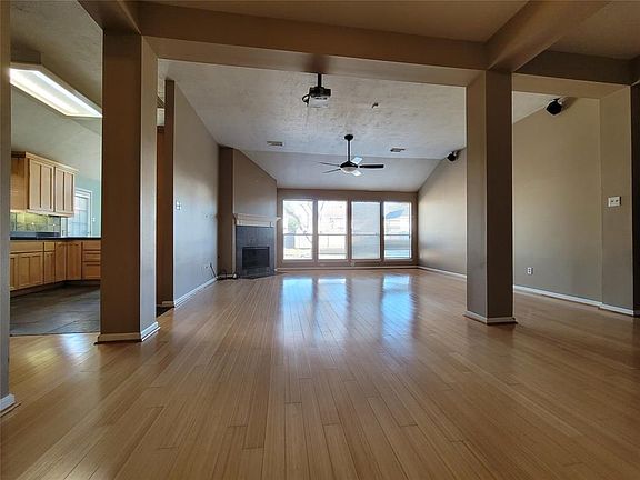 4th image of 3411 Somerton Dr