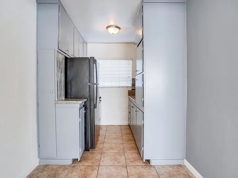 2425 S Ridgeley Dr #1 — Photo 7