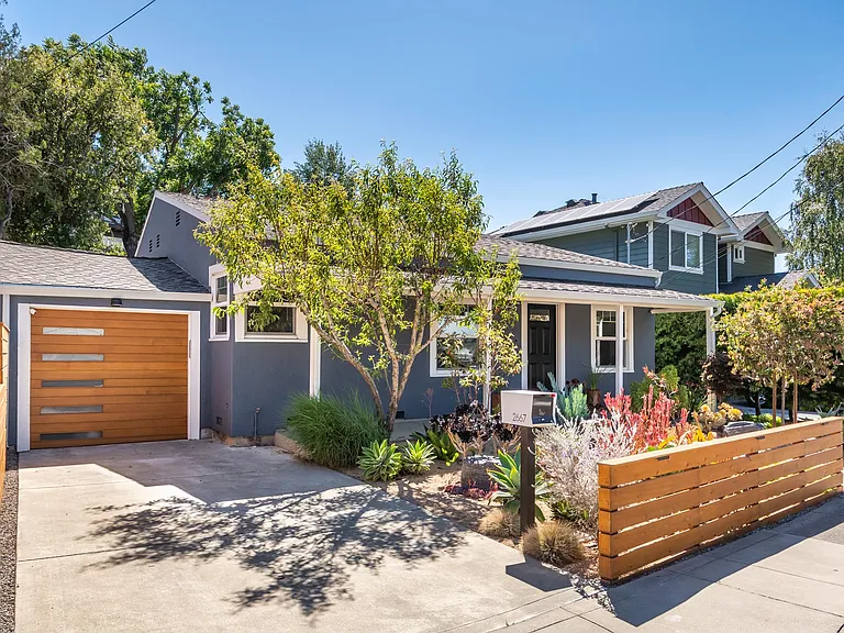 2667 San Carlos Ave — Photo 3