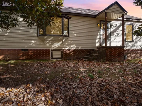 586 N McCrary St, Asheboro, NC 27205