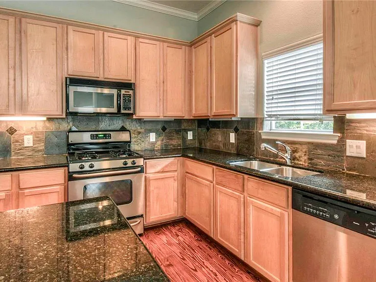 5415 Kansas St — Photo 2