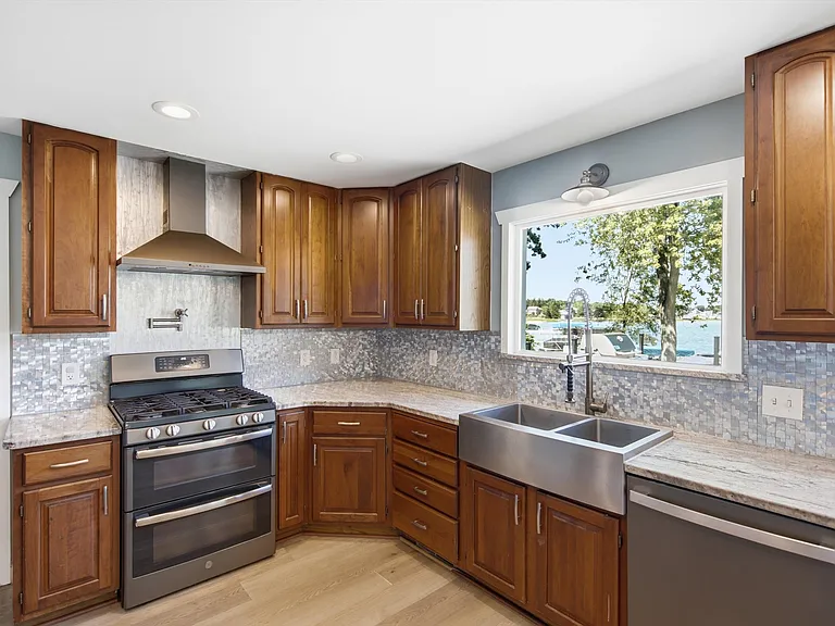2200 S Long Lake Rd — Photo 33