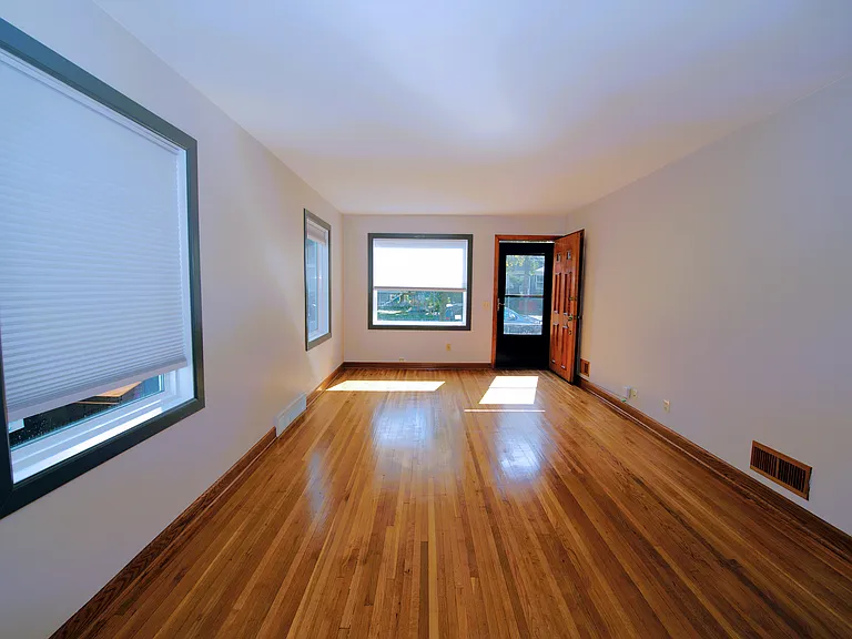 508 W Lakeside St — Photo 6