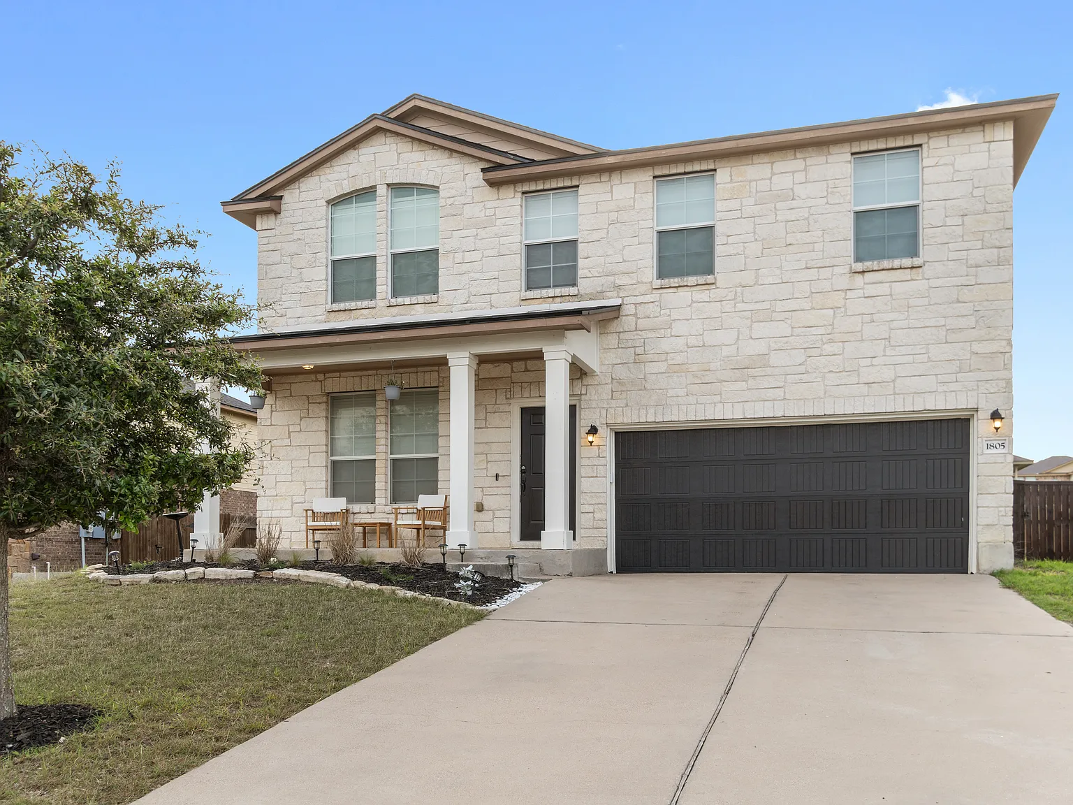 4 bed, 1938 sqft, $2,100 — Photo 1