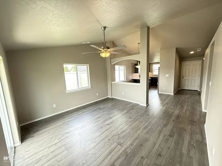 6114 Crown Crest Ave — Photo 3