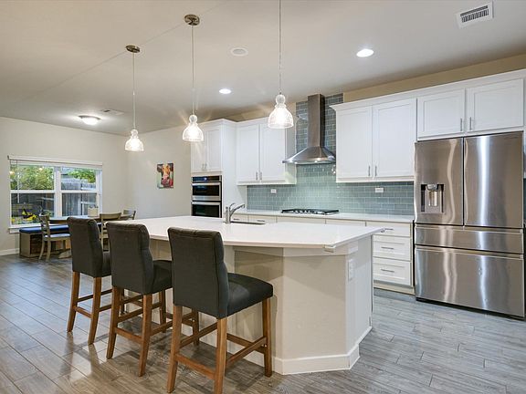 3rd image of 221 Wild Sage Ln