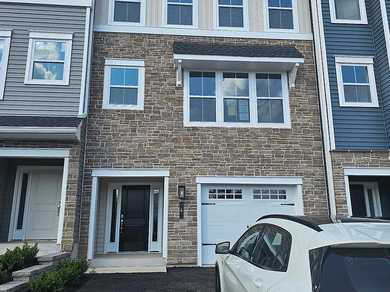 4 Turf Ct — Photo 2
