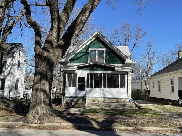 1106 SW Macvicar Ave, Topeka, KS 66604