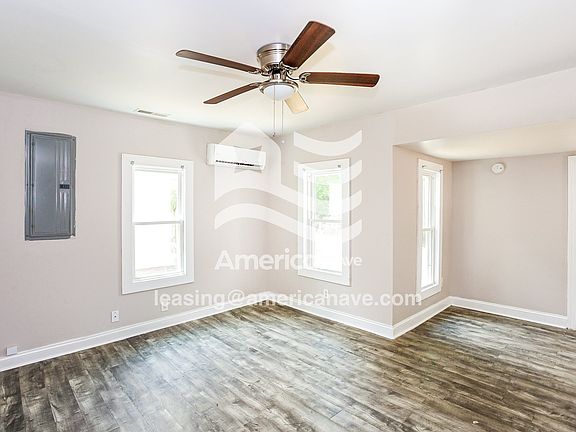 17896_005_living_room_5.jpg